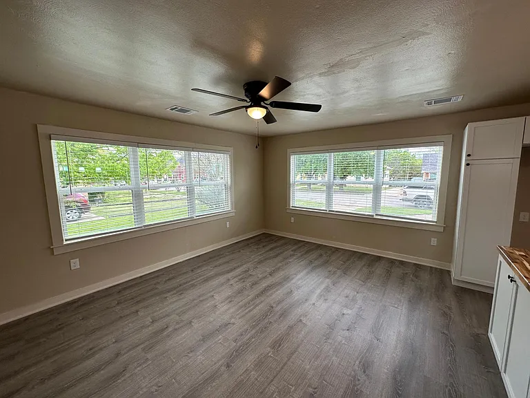 1213 W Walker St — Photo 35
