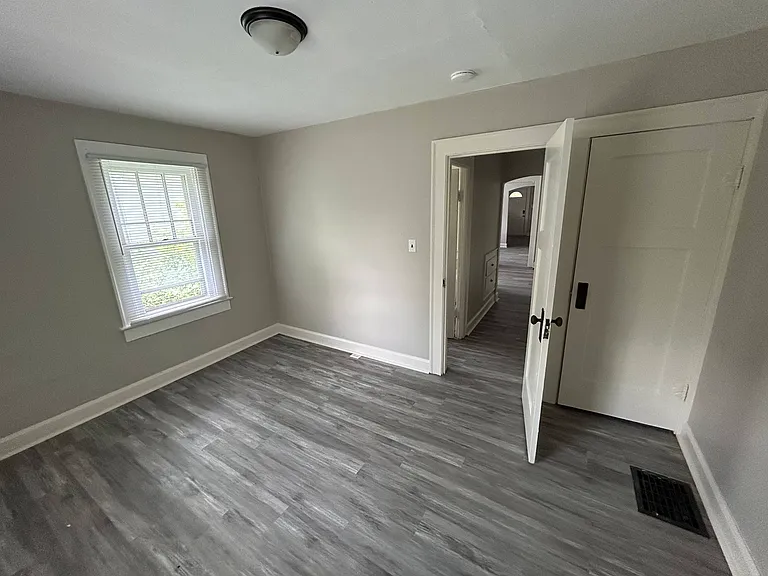 821 N Bradley Ave — Photo 18