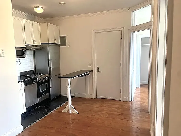 19 W 8th St #5 — Photo 2