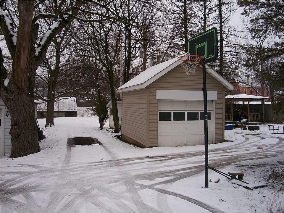 2nd image of 114 W Sandusky St