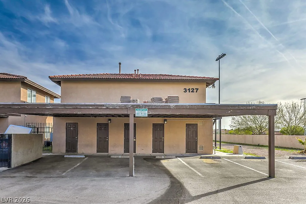 2 bed, 1.0 bath, 3168 sqft, $950 — Photo 3
