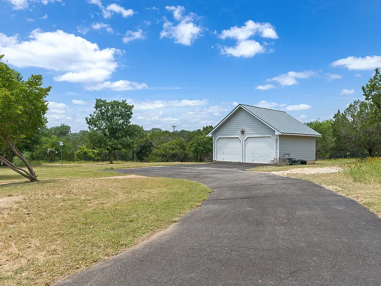 103 Saddle View Dr — Photo 3