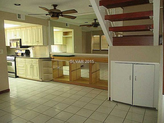4th image of 5917 Laredo St #16