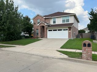 1105 Nighthawk Rd, Fort Worth, TX 76108