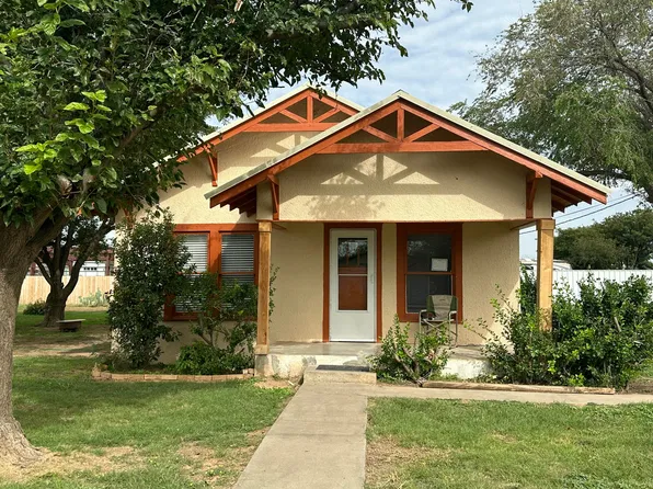107 W 10th St, Idalou, TX 79329