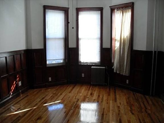 5th image of 377 Weirfield St