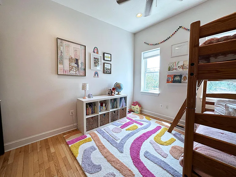 410 E Cross St — Photo 11