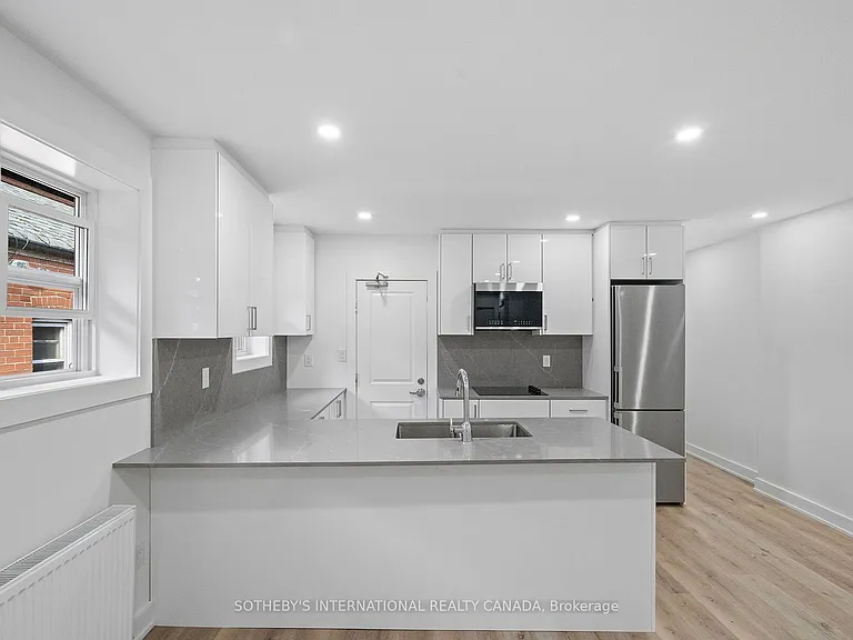 28 Strathgowan Ave #MAIN — Photo 5