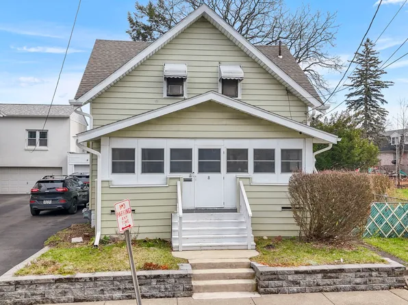 8 Beverly Pl, Johnson City, NY 13790