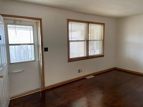 3rd image of 607 Johnstown Ave