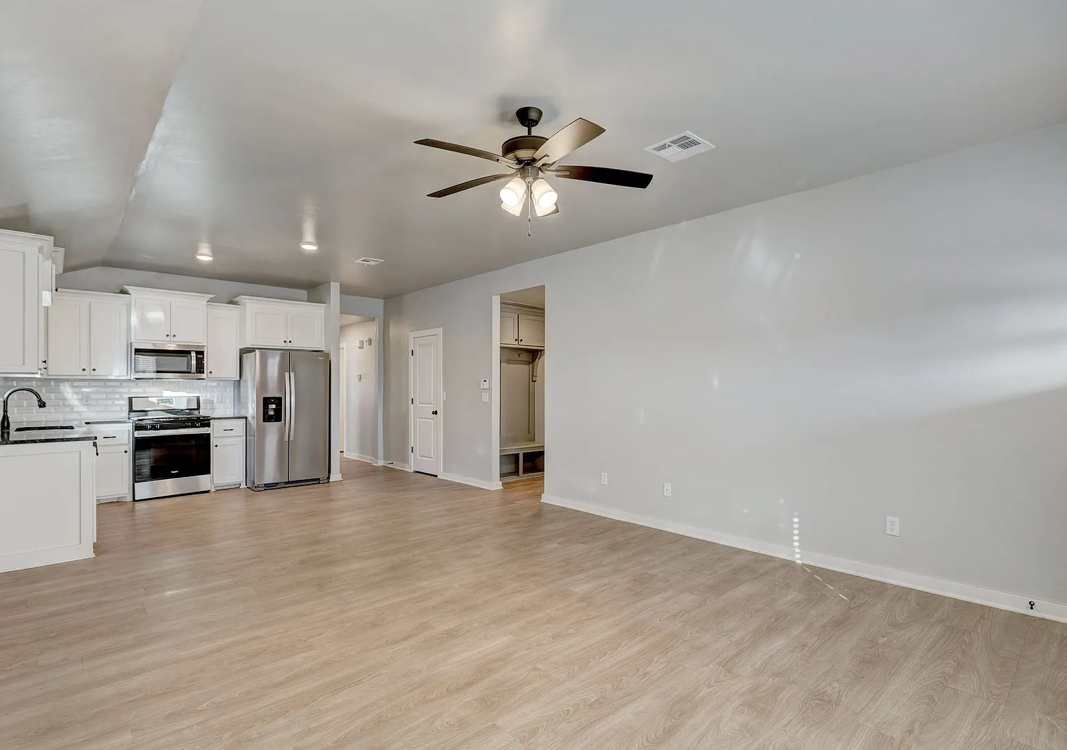 Available Now! For Lease in Noble! Refrigerator is in this unit! — Photo 4