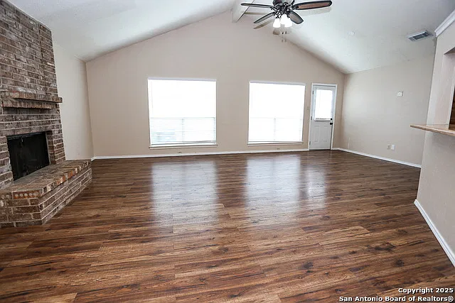 3 bed, 2.0 bath, 1420 sqft, $1,650 — Photo 3