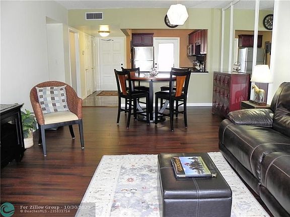 2nd image of 940 Hillcrest Ct APT 304