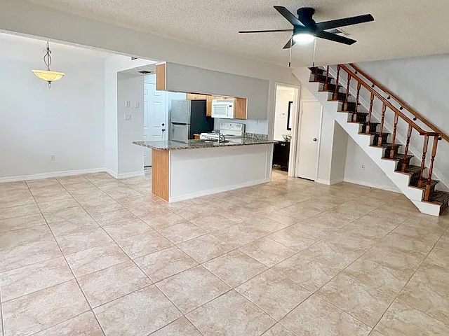 2 bed, 1.5 bath, 909 sqft, $1,800 — Photo 3