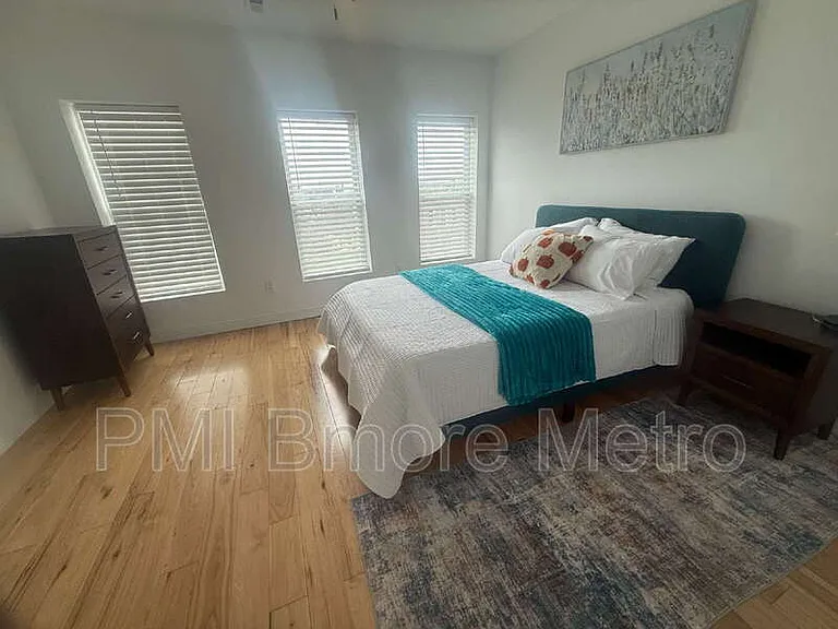 1756 E North Ave — Photo 7
