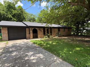 607 S Broad St, Saint Jo, TX 76265