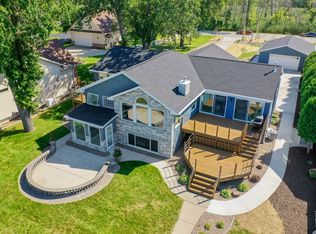2655 E Shore Dr, Green Bay, WI 54302