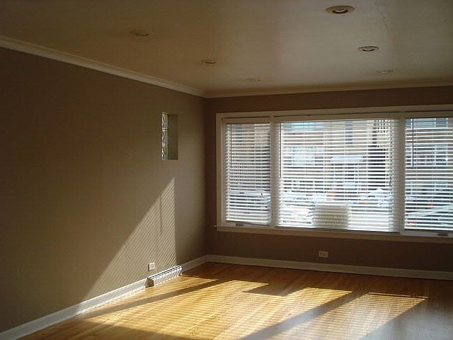 2nd image of 5648 W Montrose Ave
