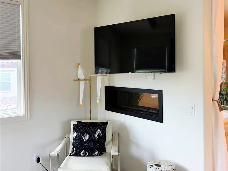 12 Dahlia — Photo 10