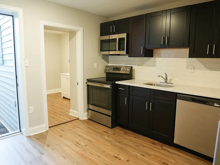 418 Freeman St — Photo 5