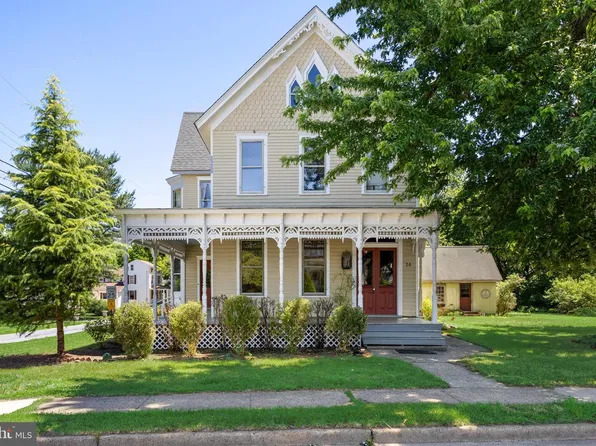 20 N Greenwich St, Alloway, NJ 08001