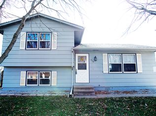 775 Prairie Ridge Rd, North Liberty, IA 52317