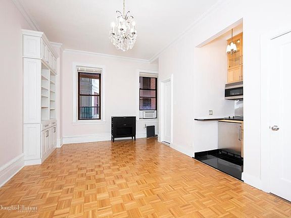 5th image of 140 W 69th St APT 51A