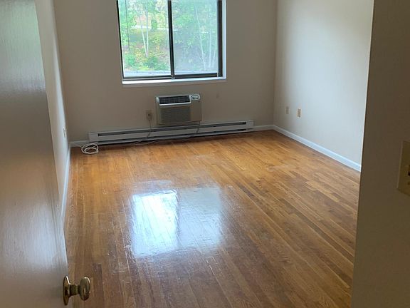 5th image of 1 Station St APT 1