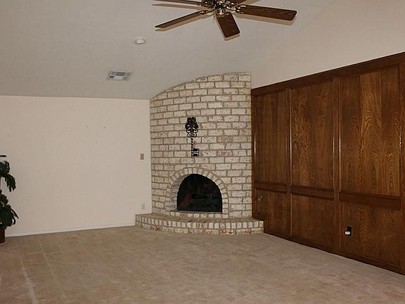 2nd image of 32 Warwick Ln