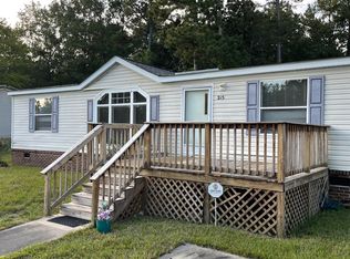 215 Beach Dr, Ninety Six, SC 29666