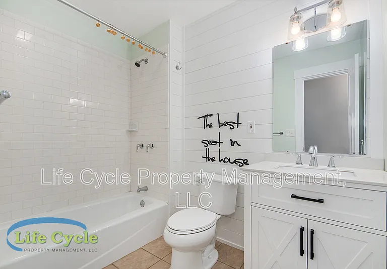 1055 Lake Michigan Dr NW — Photo 10