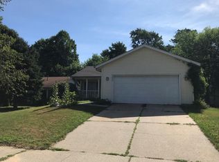 5836 S Parkway Ave SE, Kentwood, MI