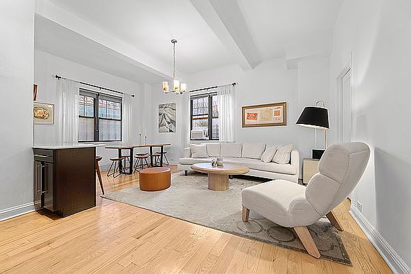1st image of 200 E 16th St APT 1A