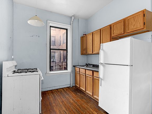 4th image of 417 Saint Johns Pl #1B