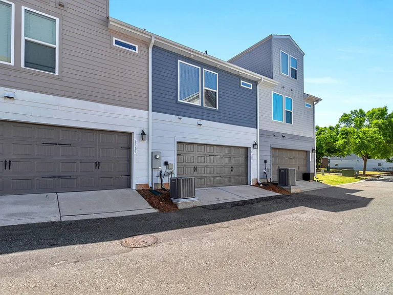 2211 Statesville Ave — Photo 30
