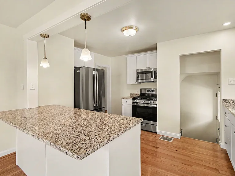 4515 Camberwell Rd — Photo 9