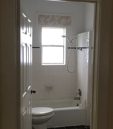 5th image of 601 Petersburg St