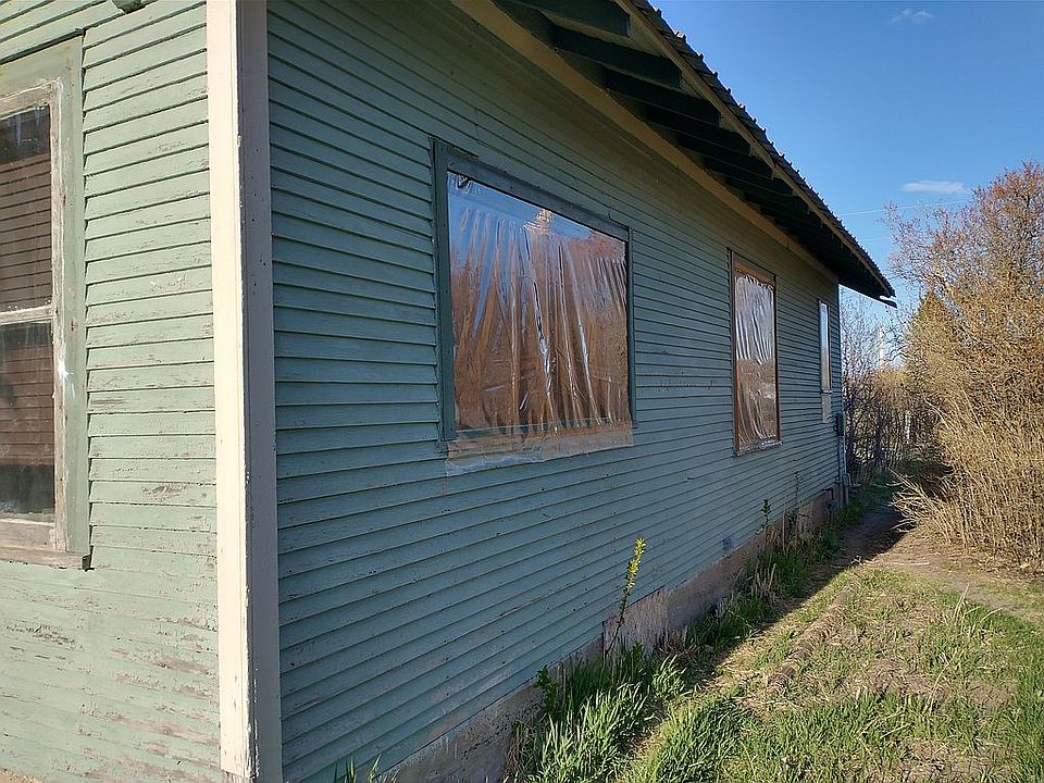 1st image of 216 Rock St N