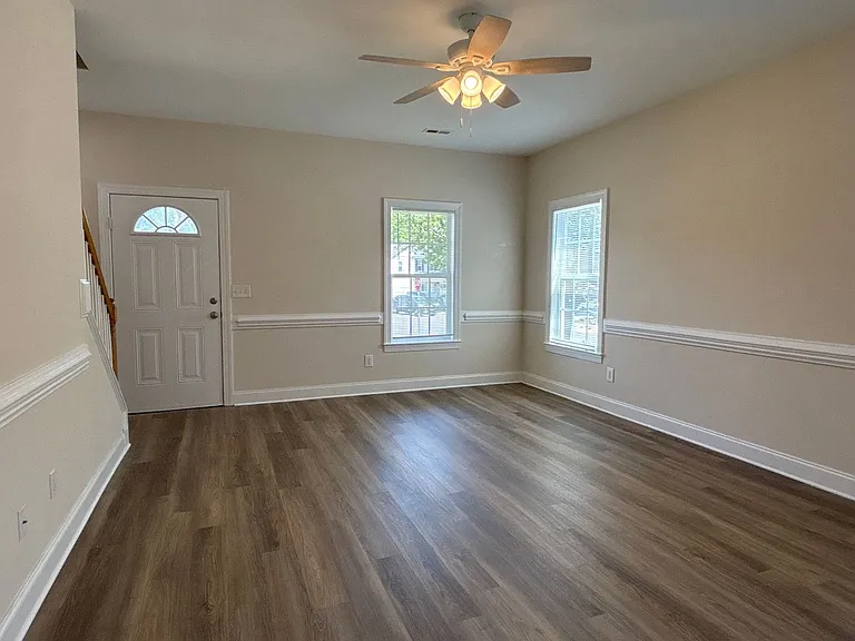 4401 Stephen Oaks Way — Photo 2