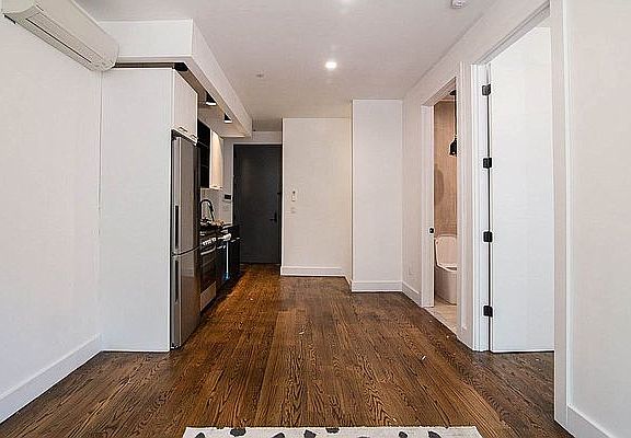 2nd image of 194 Scholes St #1
