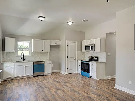 3rd image of 1316 Becky St