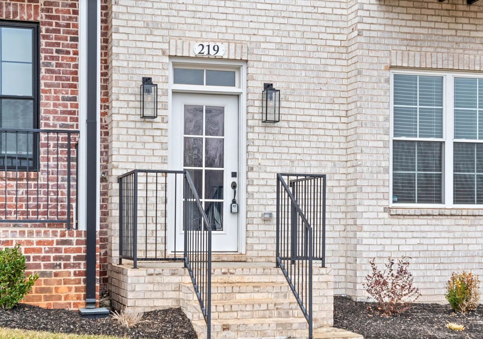 Fabulous 3 Bedroom Pet Friendly Home For Rent in Pleasant View! — Photo 3