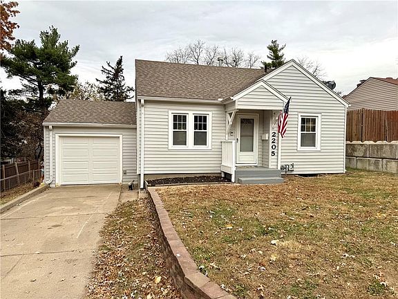 2nd image of 2205 Monterey Dr