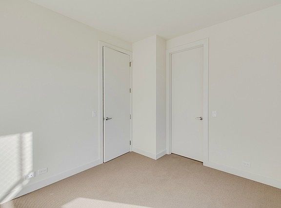 5th image of 450 W Oak St #42