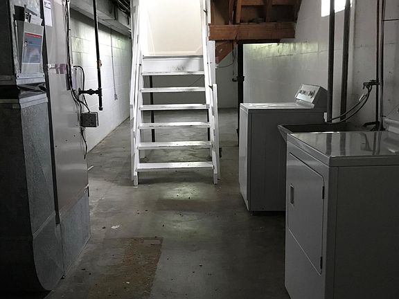 4th image of 26 Monteray Ave