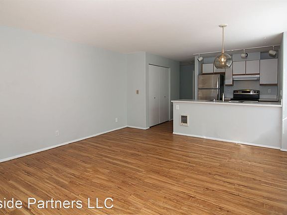 3rd image of 1726 Belmont Ave APT 201