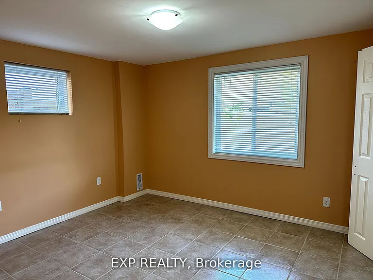 91 Sun King Cres #BASEMENT — Photo 7