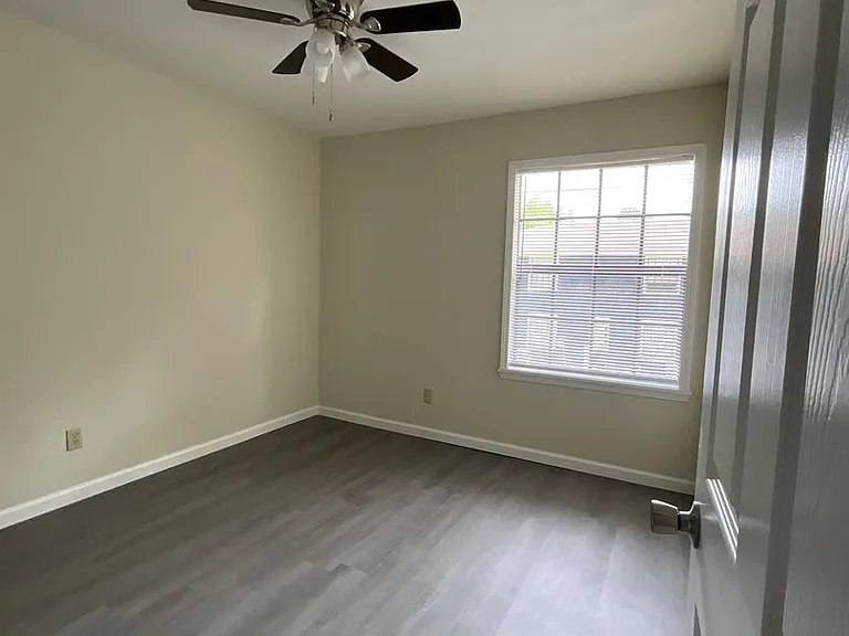 306 W Harriet St — Photo 20