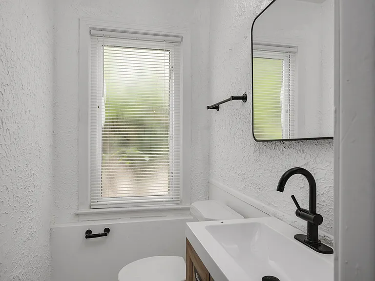 13891 Fairmount Dr — Photo 22