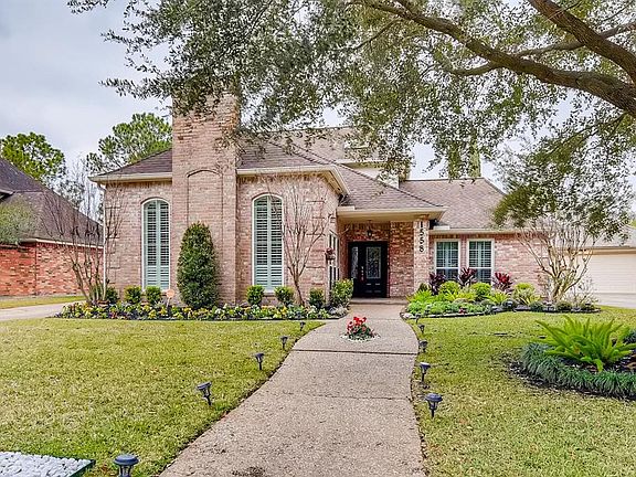 3rd image of 1558 Hoveden Dr